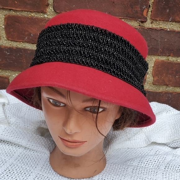 Vintage‎ OOAK beaded Red felt hat - Picture 2 of 14